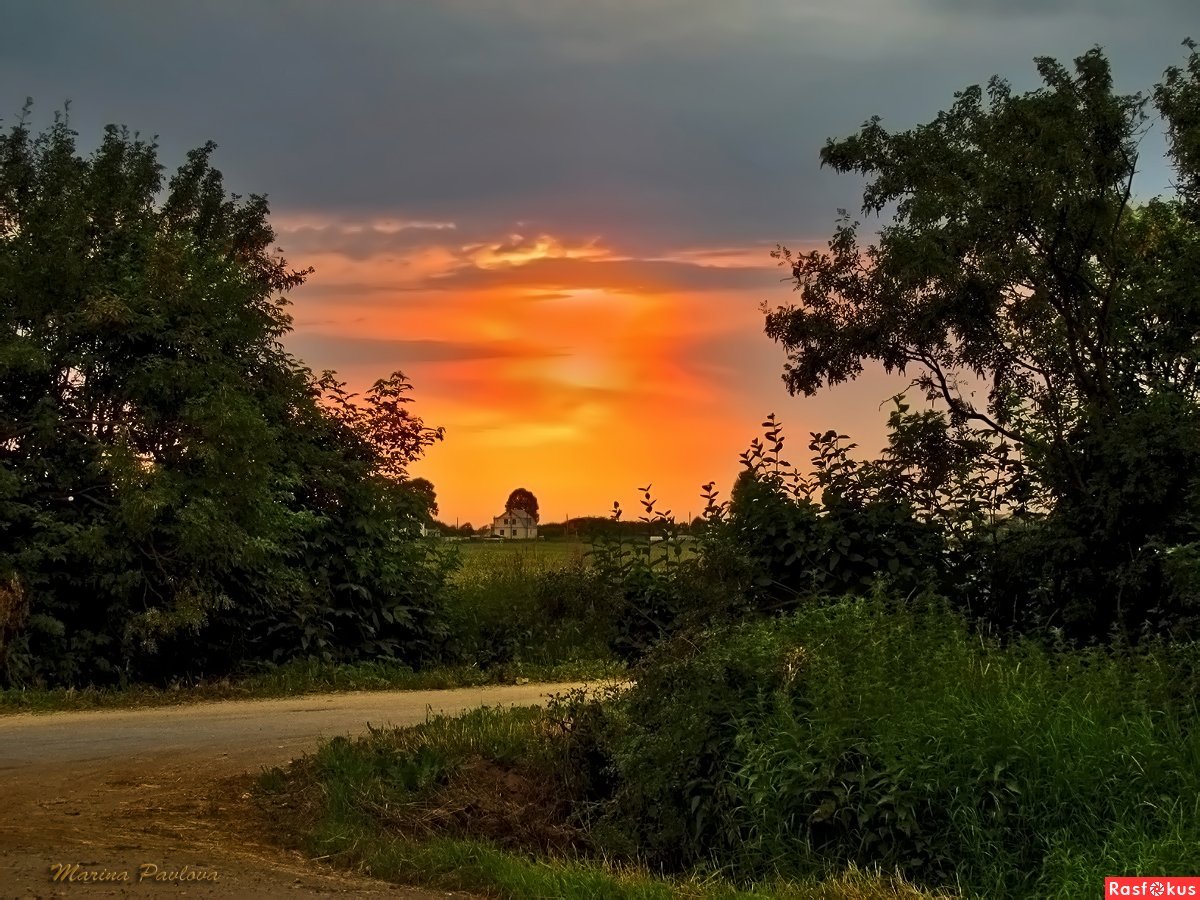 Закат в деревне летом