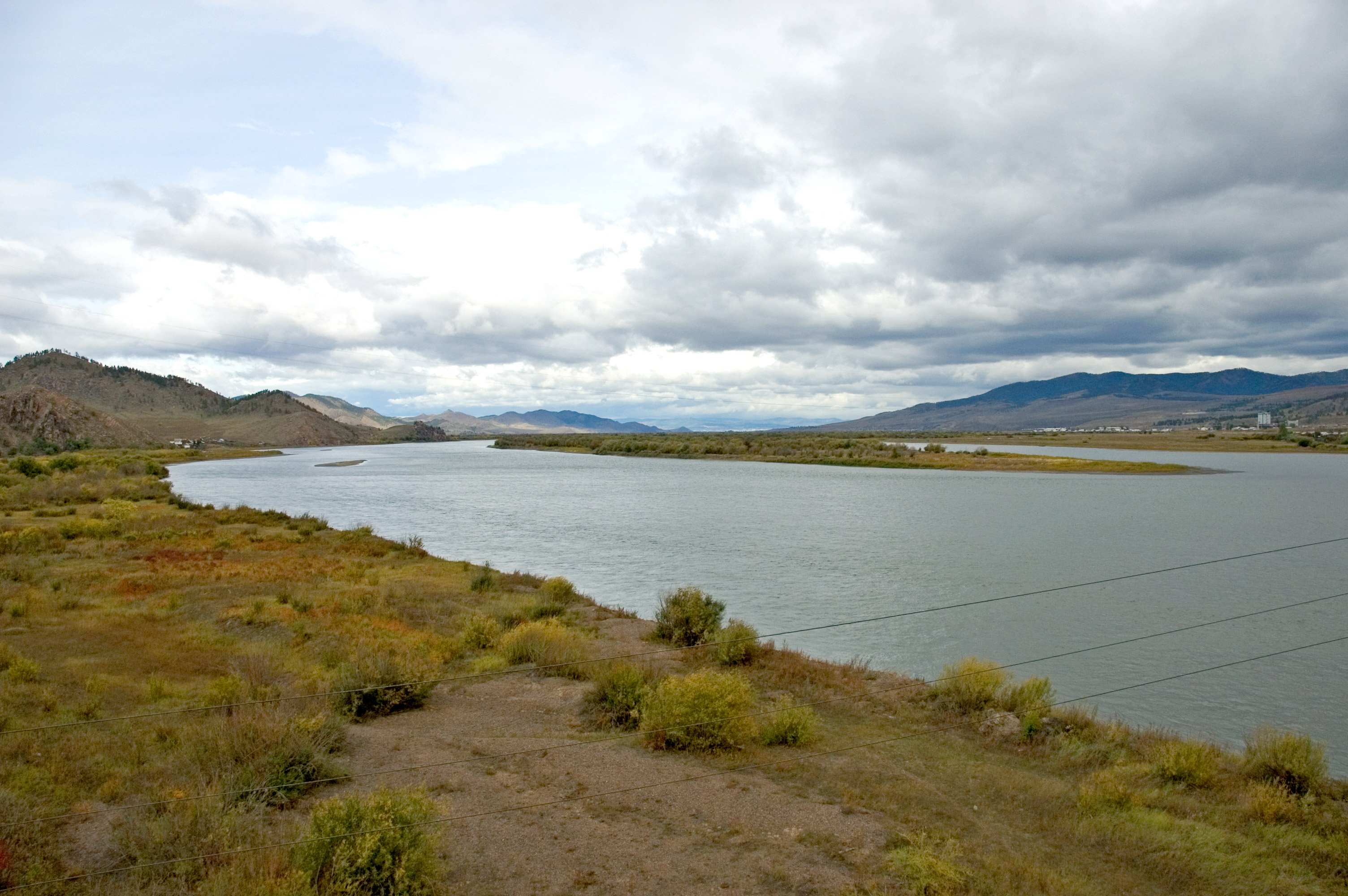 Река Селенга. Селенга впадает в Байкал. Дельта Селенги. Верхняя Ангара впадает в Байкал. Река селенга озеро