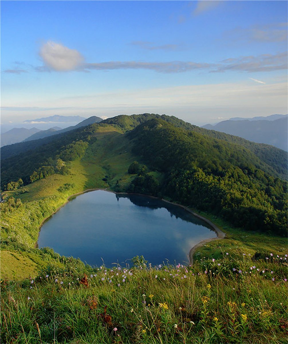 Озера адыгеи сайт. Озеро Хуко Адыгея. Озеро Хуко Сочи. Кавказский заповедник озеро Хуко. Адыгейск озеро Хуко.
