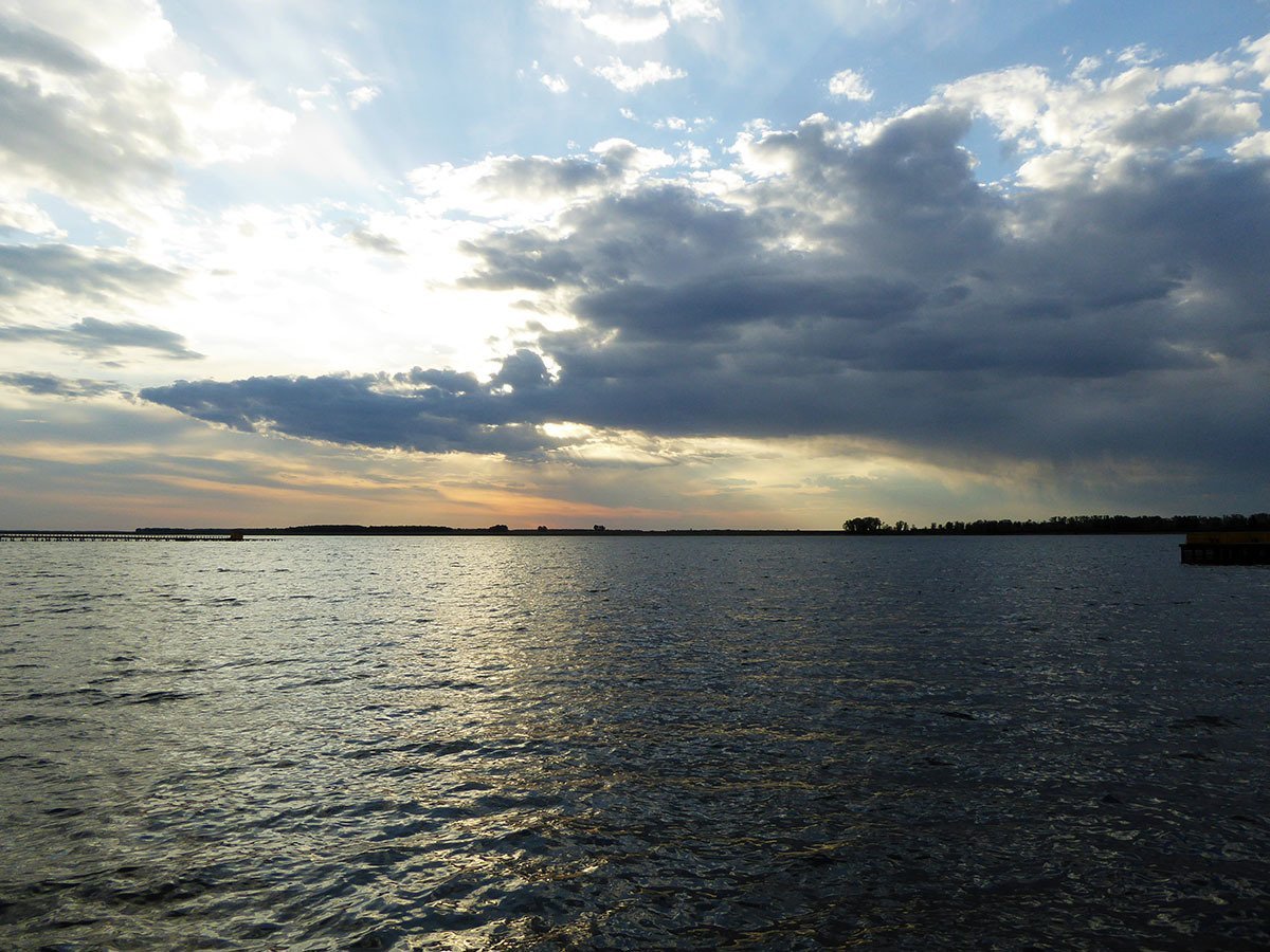 Поселок озеро карачи. Озера Чаны и Карачи. Озеро Карачинское. Озеро Карачи Новосибирская. Озеро Чаны санаторий.