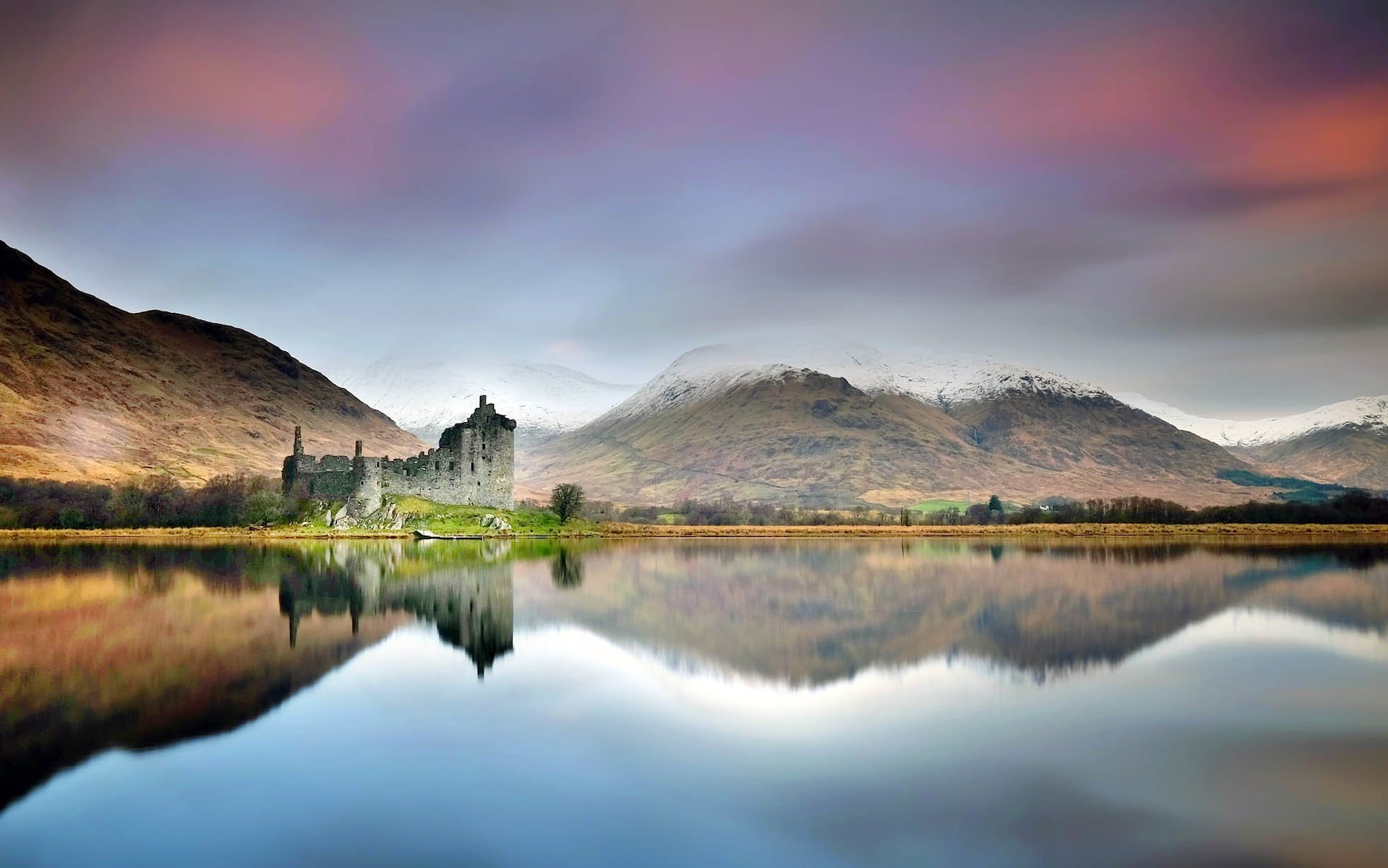 Scotland is beautiful. Лохнесс Шотландия. Замок Килхурн, Шотландия. Озеро Лохнесс в Шотландии. Озеро лох-Несс в Шотландии.