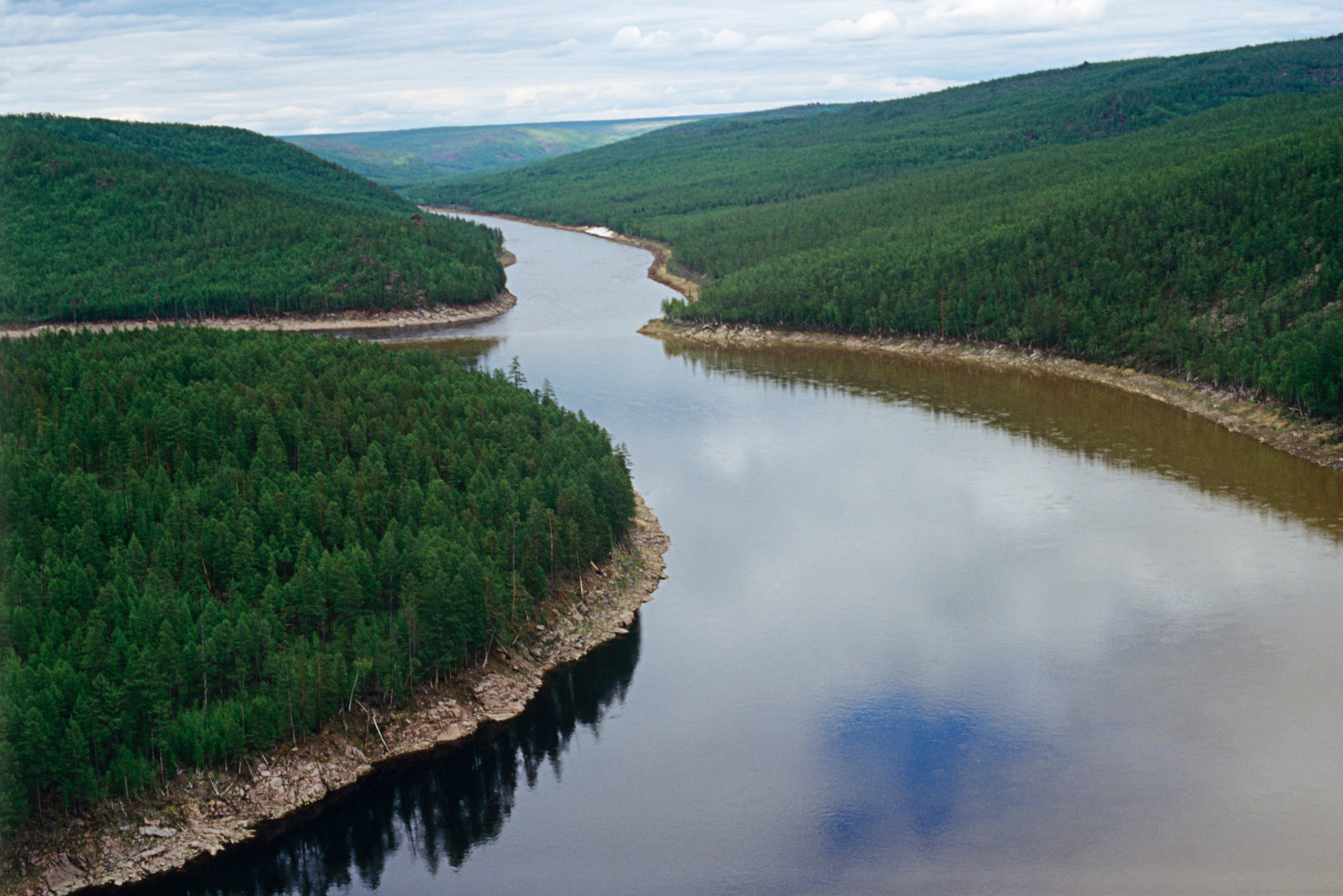 Протяженность якутска. Река Алдан Якутия. Река Алдан. Томмот река Алдан. Река Алдан Якутия Томмот.