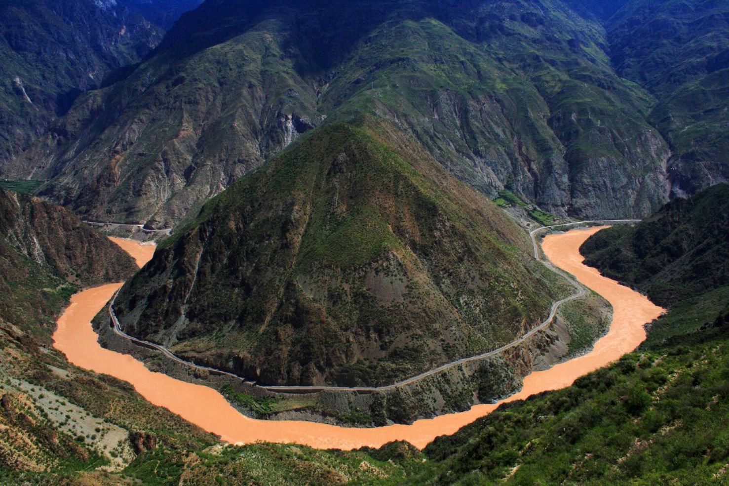 Какие крупные реки в китае. Хуанхэ и Янцзы. Янцзы Юньнань. Бассейн реки Янцзы. Реки Китая Янцзы и Хуанхэ.