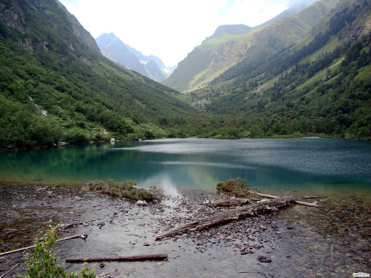 Озера северного кавказа. Озеро Эрцо Южная Осетия. Озеро коз в Южной Осетии. Озеро Джимара Осетия. Джимара Северная Осетия озеро.