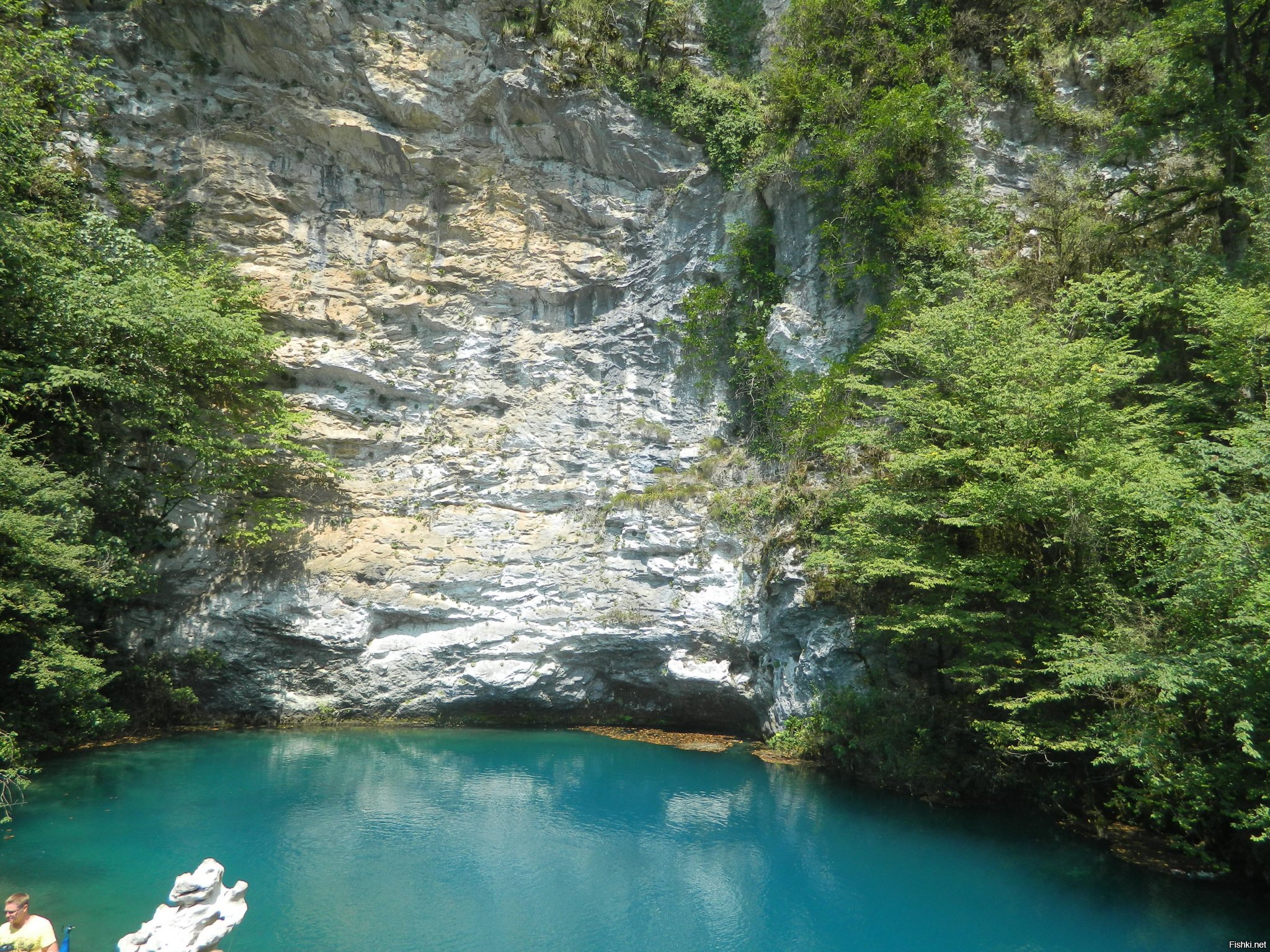 Озеро в минеральных водах. Голубое озеро Рица Абхазия. Голубые озера Минеральные воды. Озеро Рица Кабардино-Балкария. Голубые озёра Кабардино-Балкария.