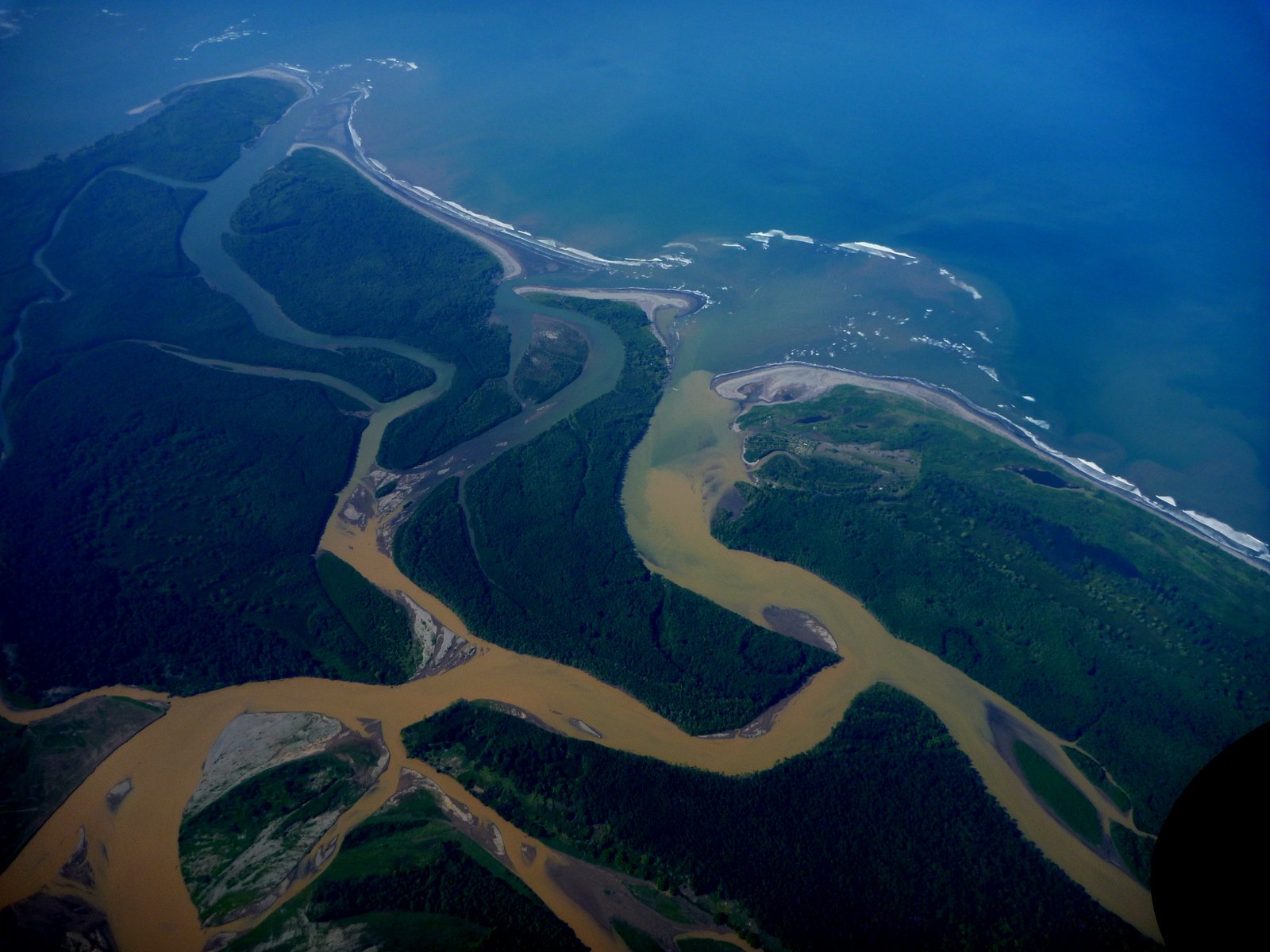 Река юкон впадает в океан