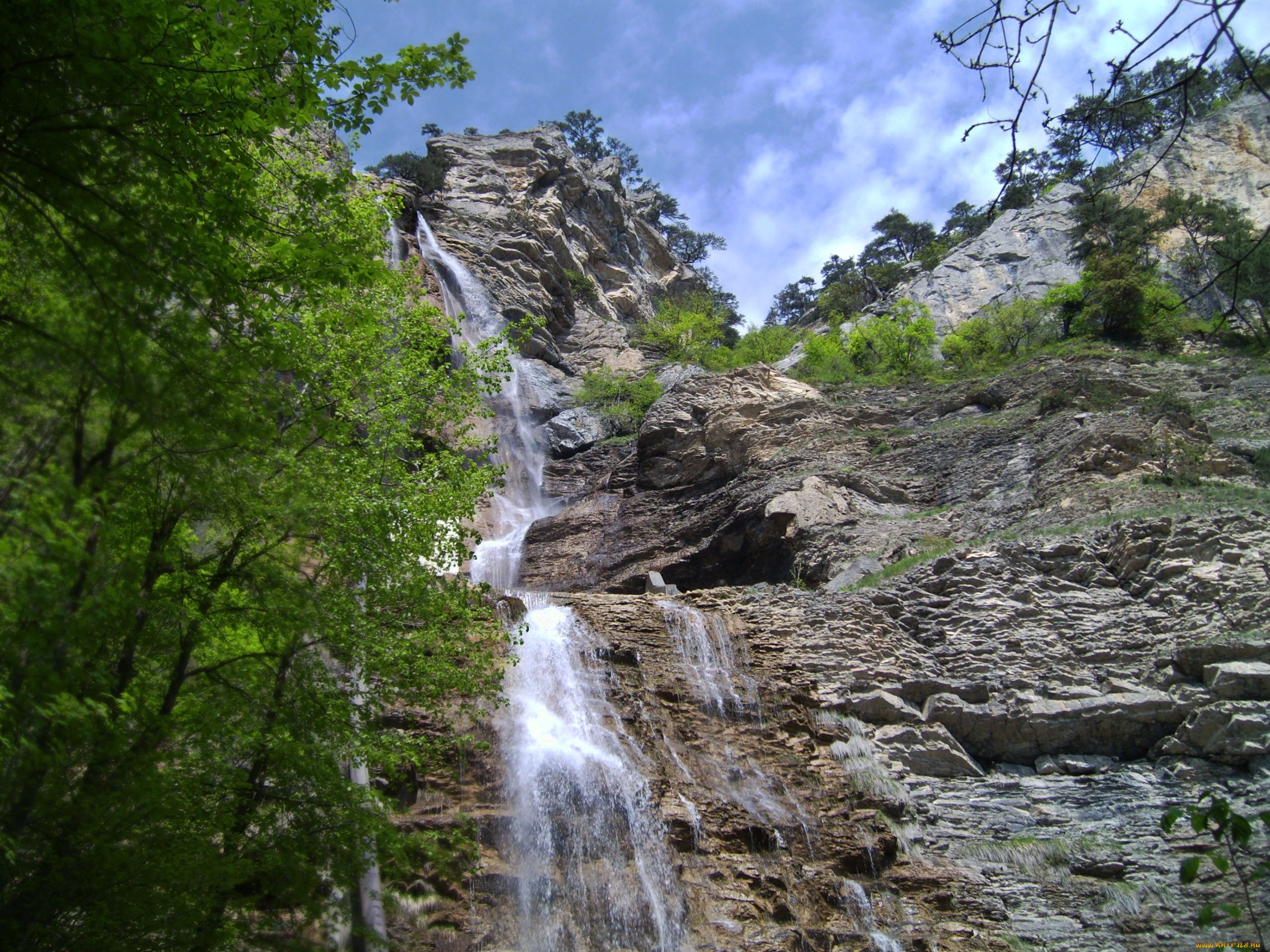 Высота самого высокого водопада в крыму. Водопад Учан-Су Крым. Водопад Учан-Су в Ялте. Река Учан Су. Ай Петри водопад Учан-Су.