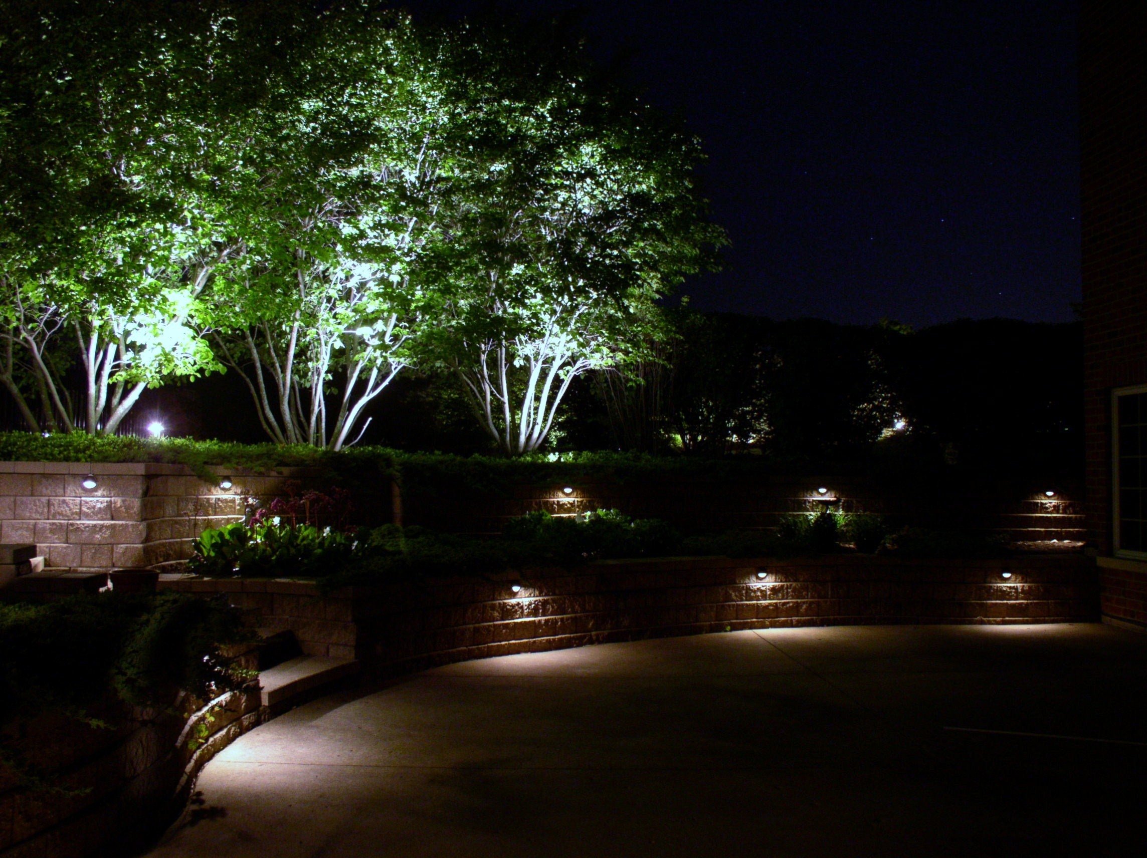 Освещенного снизу. Светильник Ecola b4140s. B4140s. Уличный светильник Ecola gx53. Подсветка деревьев Спайдер ww.