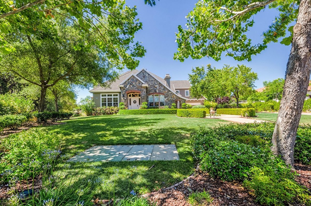 Загородный дом лето