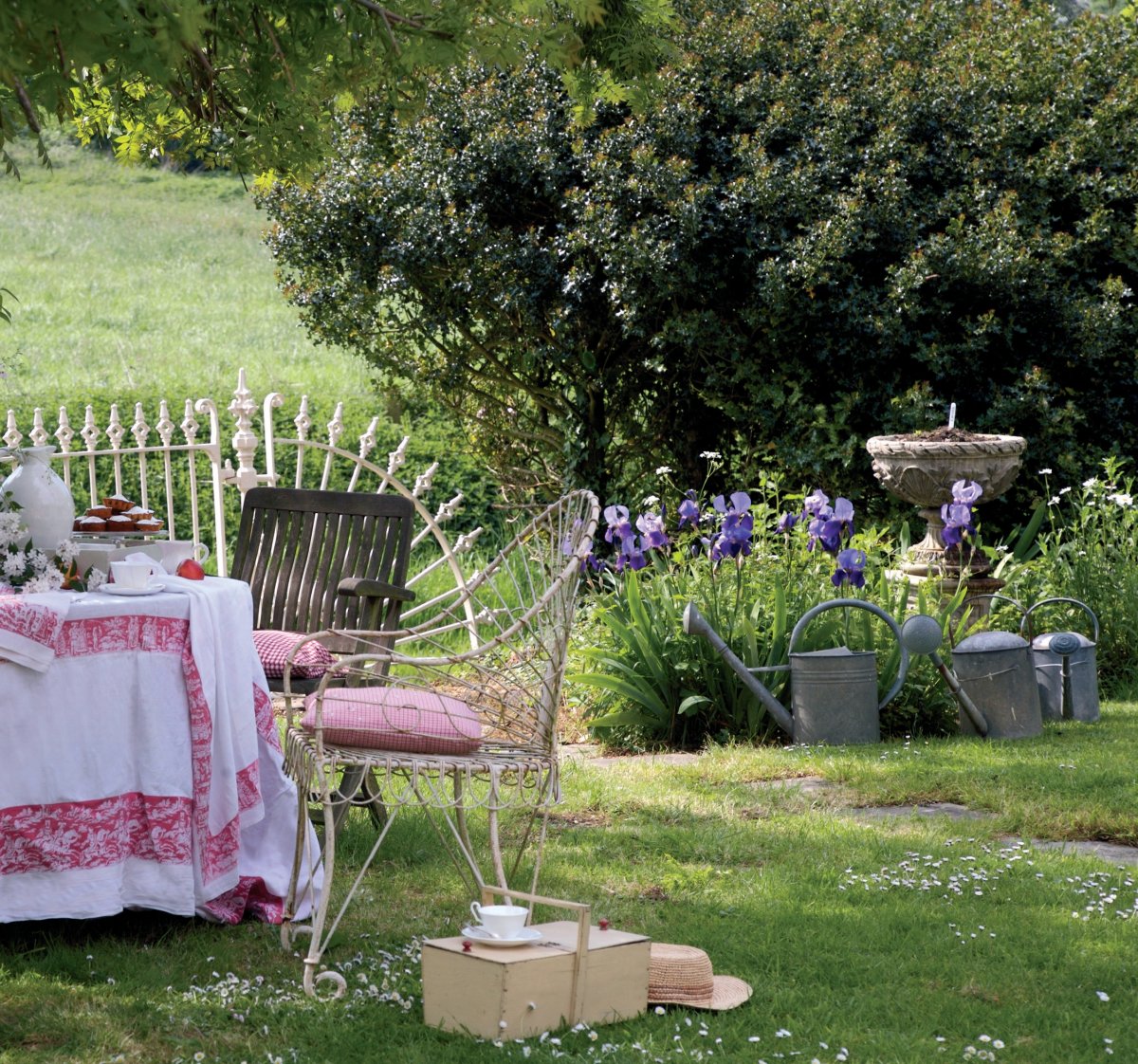 Место для чаепития в саду