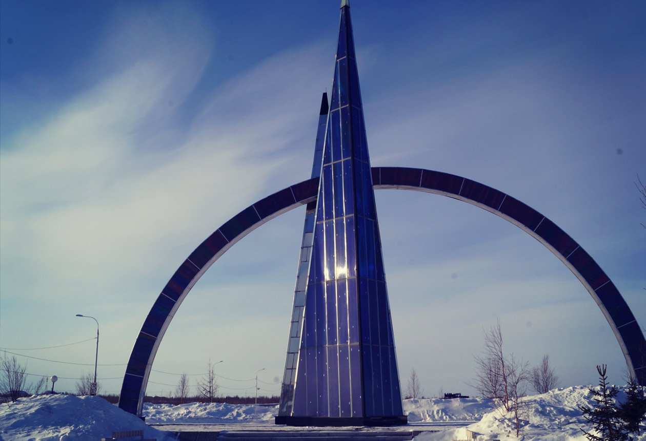 Салехард является столицей. Монумент Полярный круг Салехард. Ямало-Ненецкий автономный округ город Салехард.