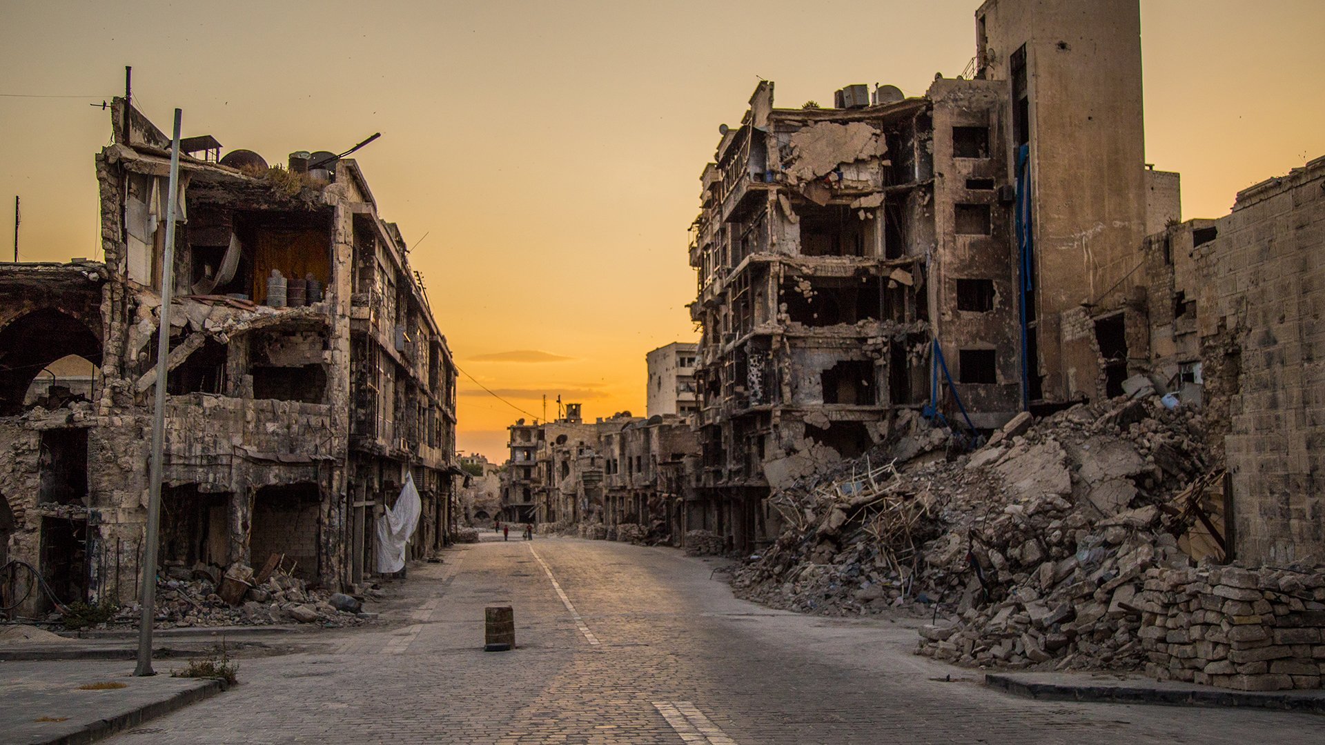 Улица разрушенного города. Сирия руины. Сирия здания Алеппо. Развалины Алеппо Сирия. Руины города Алеппо в Сирии.