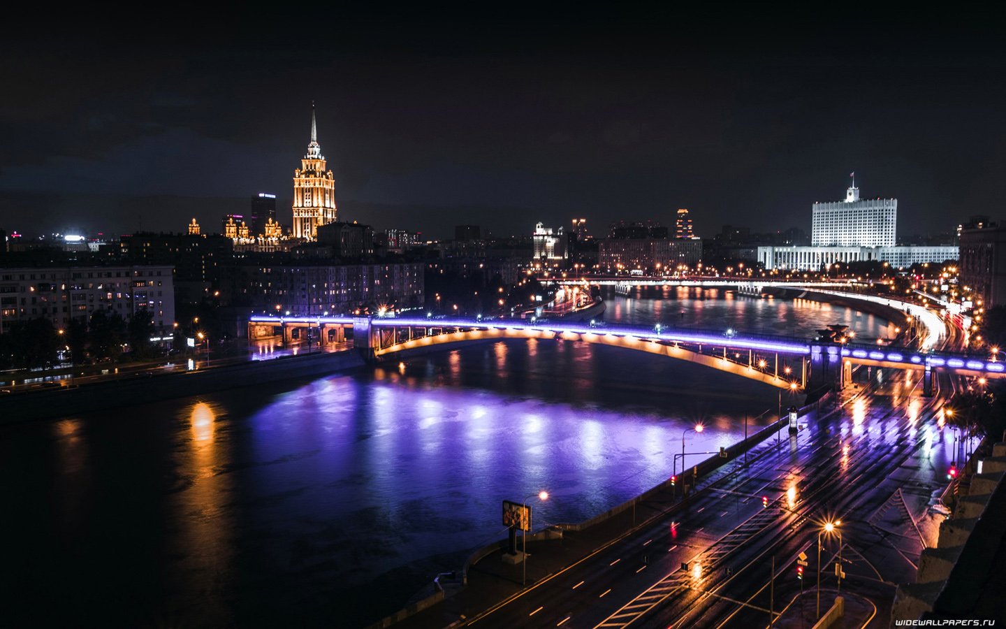 Насколько вечером. Фрунзенская набережная ночью. Большой Москворецкий мост. Ночная Москва. Вечерний город.