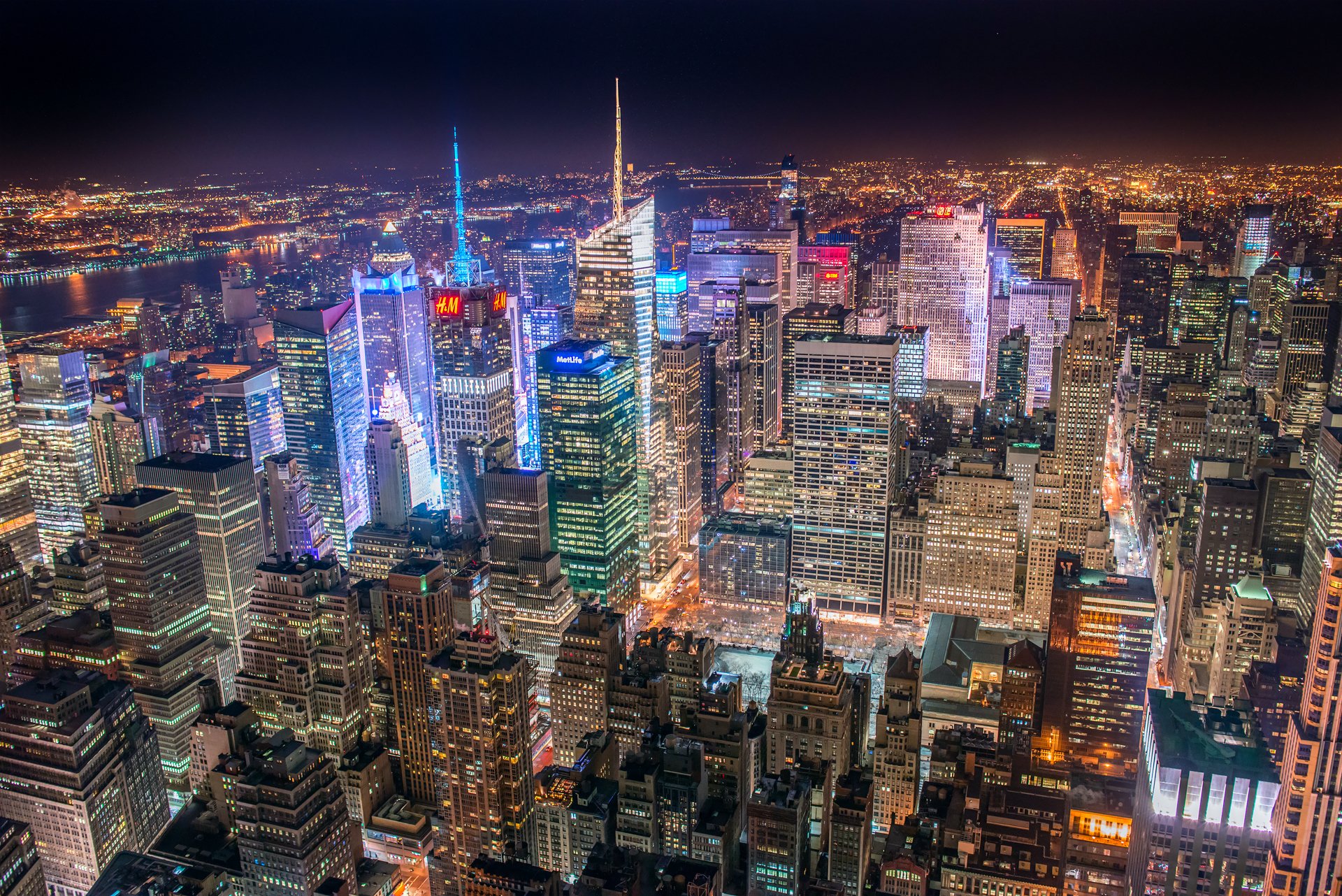 My city new york. Ночной Нью-Йорк Манхэттен. Небоскребы Нью-Йорка ночью. Нью-Йорк Манхэттен ночью. Нью Йорк небоскребы Мегаполис.