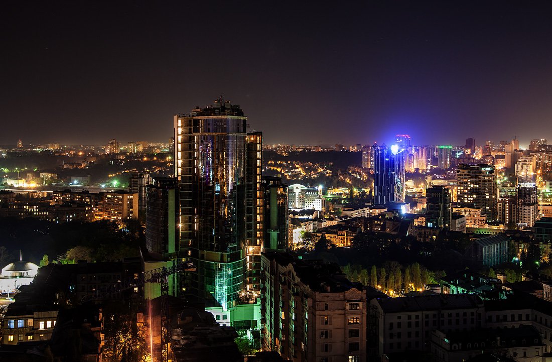 Киев красивый город. Киев Сити Украина. Ночной Киев. Киев центр города. Центр Киева ночью.