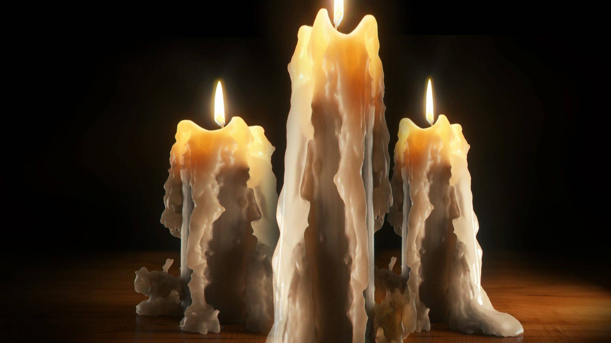 Горит красивая свеча. Свечи. Горящие свечи. Горящая свеча. В пламени свечи.