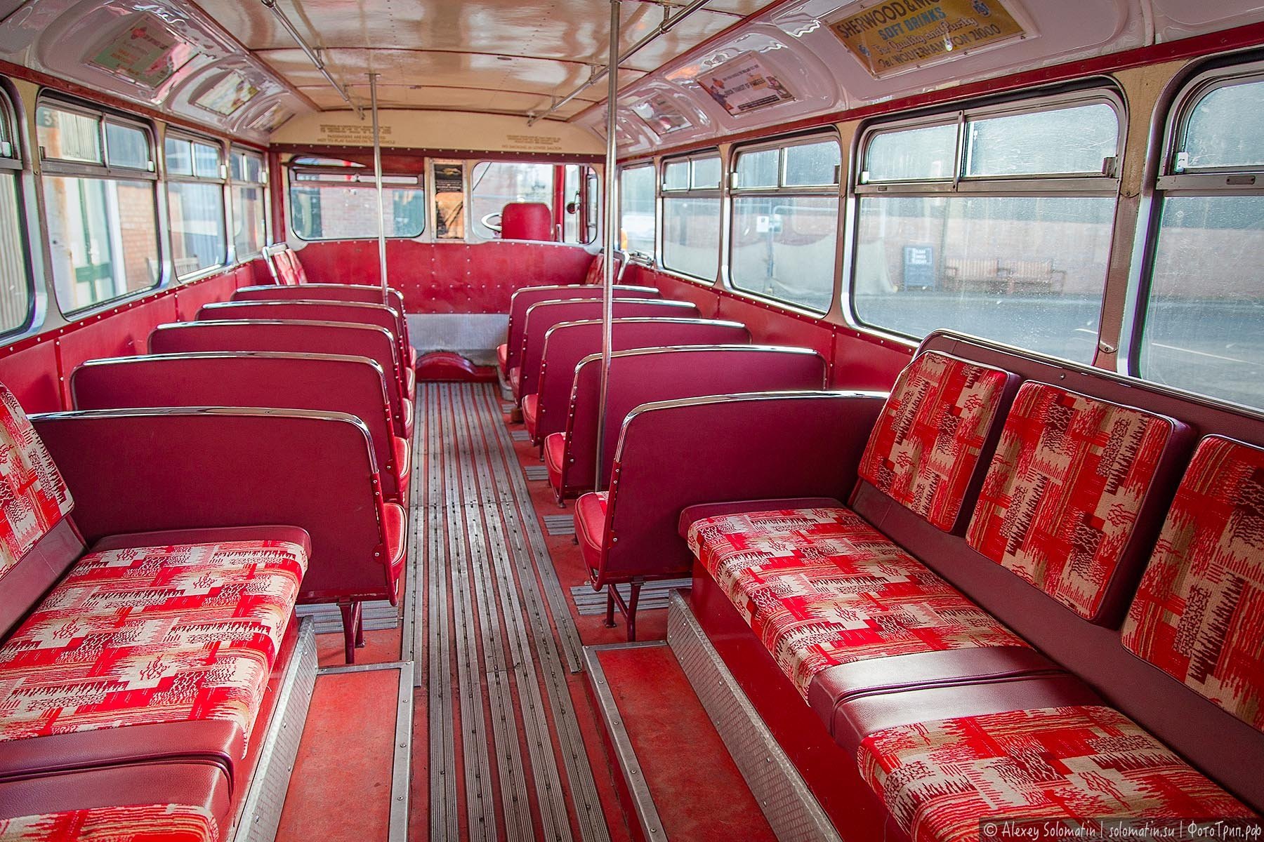Салон общественного транспорта. Routemaster кабина. Автобус Рутмастер 1954. Routemaster (даблдекер) 1954. Routemaster Bus изнутри.