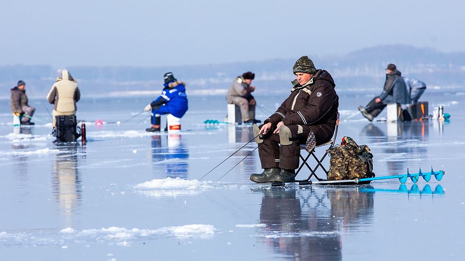 Зимние рыбалка 20 20. Зимняя рыбалка. Подледная рыбалка. Рыбалка на льду. Рыбак зимой.