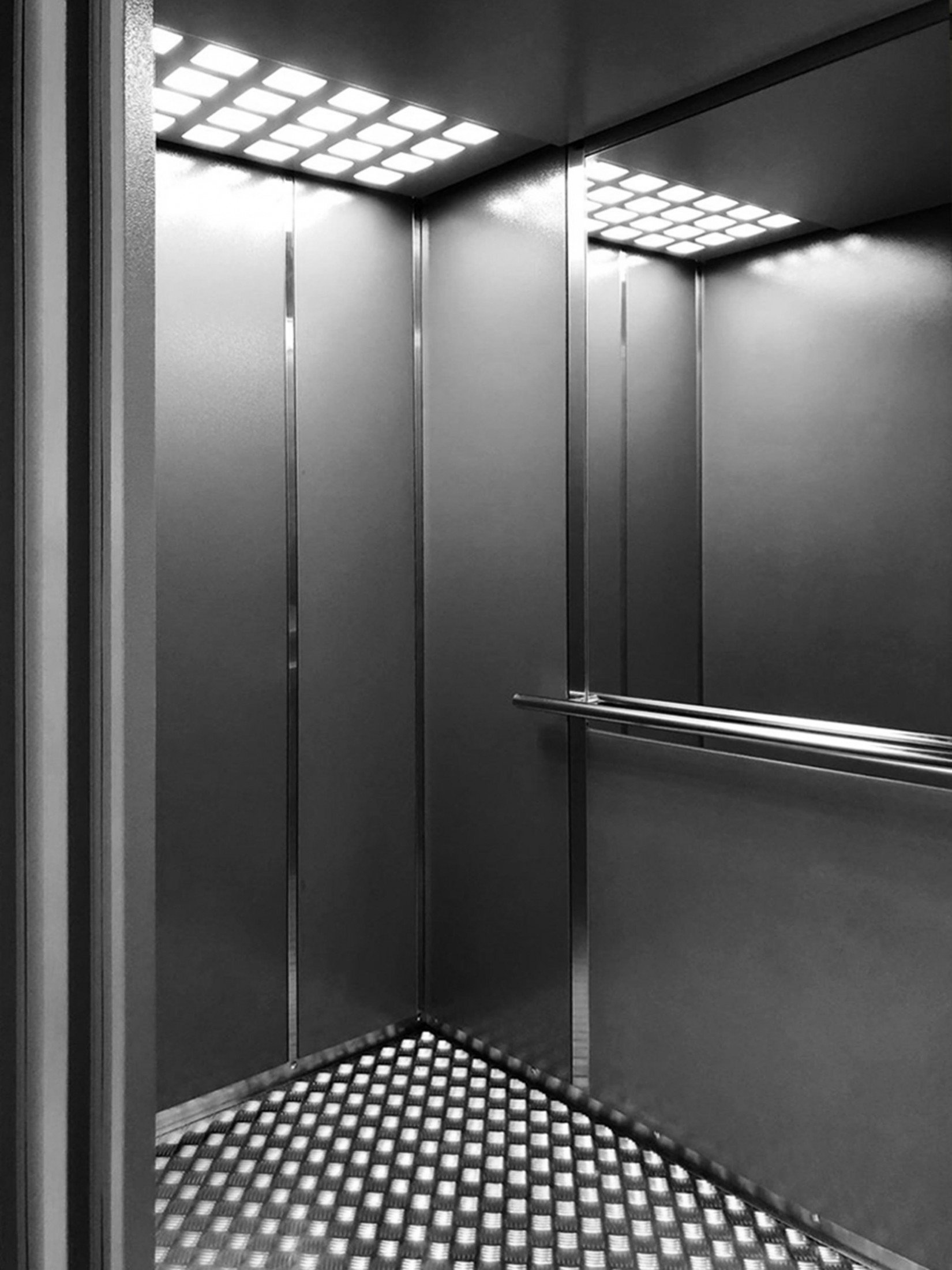 Лифт без света. Лифт ПП-408а. Лифт ВИТЧЕЛ кабина. Лифт изнутри. Серый лифт.