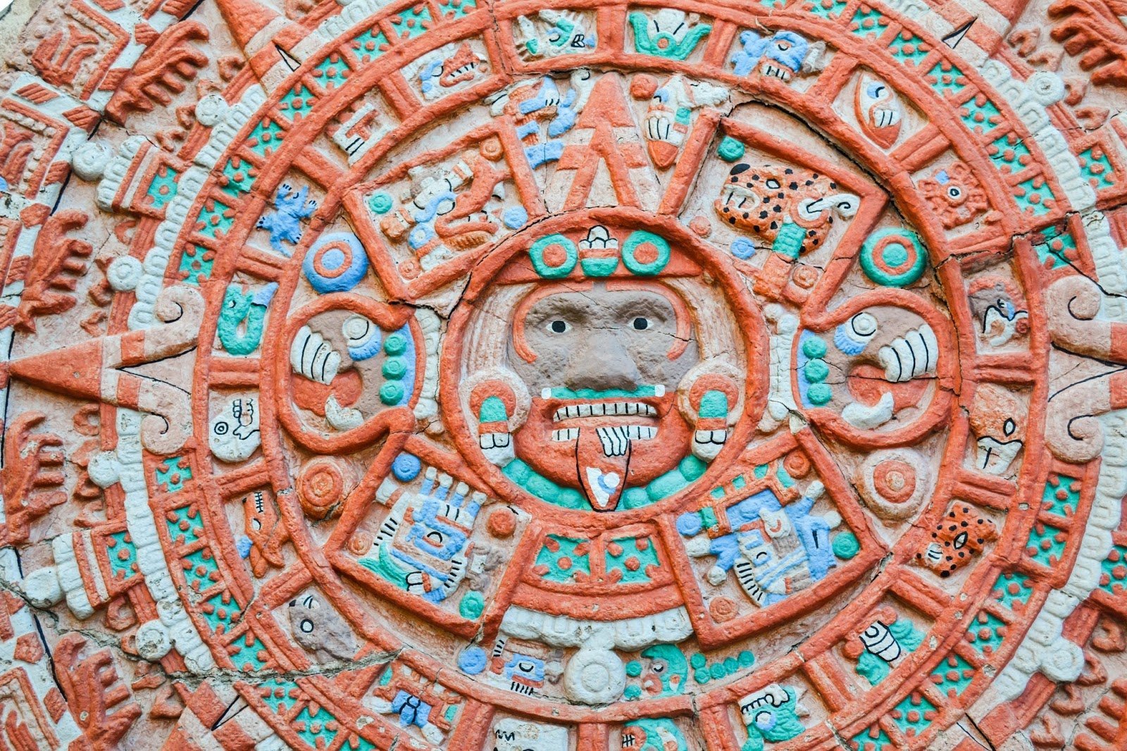 Календарь майя картинки. Солнечный камень древних ацтеков. Солнечный камень ацтеков Мехико. Календарь ацтеков камень солнца. Камень солнца Мексика.