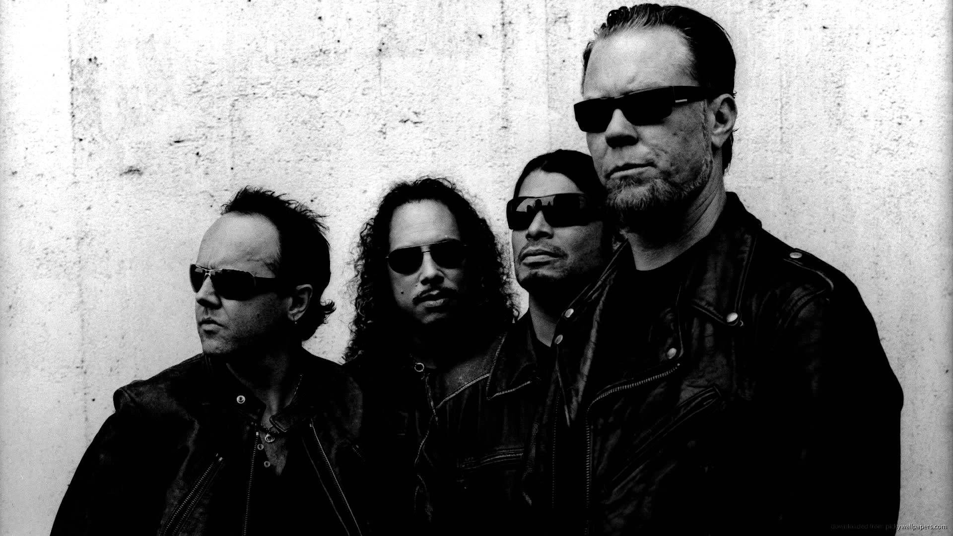 Черный фон группа. Группа Metallica. Metallica фото. Metallica 82.