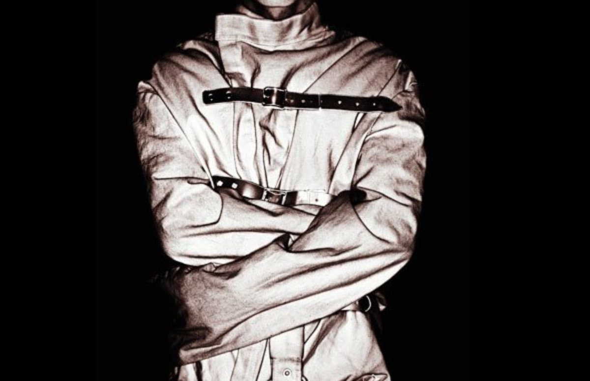 Человек в смирительной рубашке