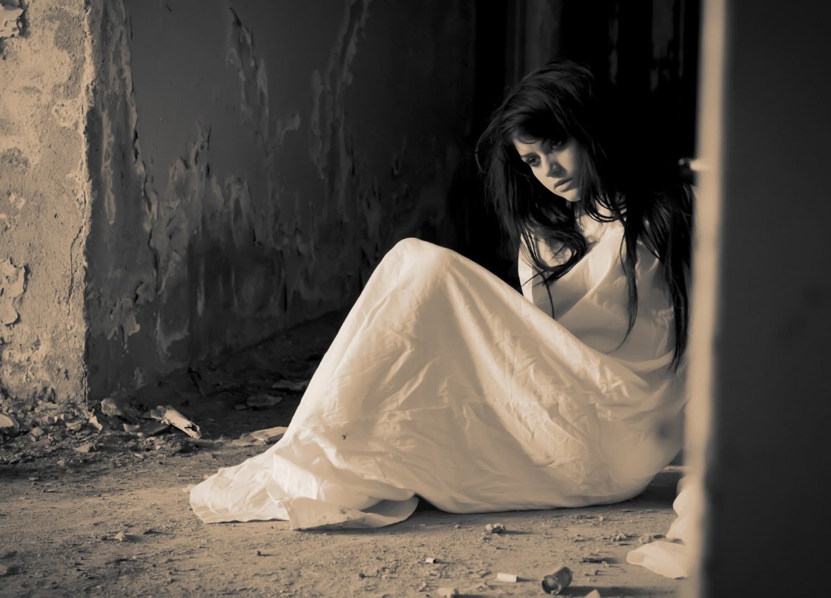 Девушка в смирительной рубашке