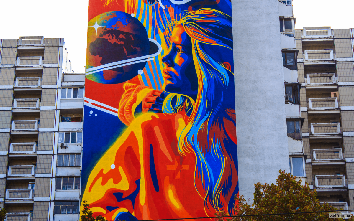 Муралы на стенах домов