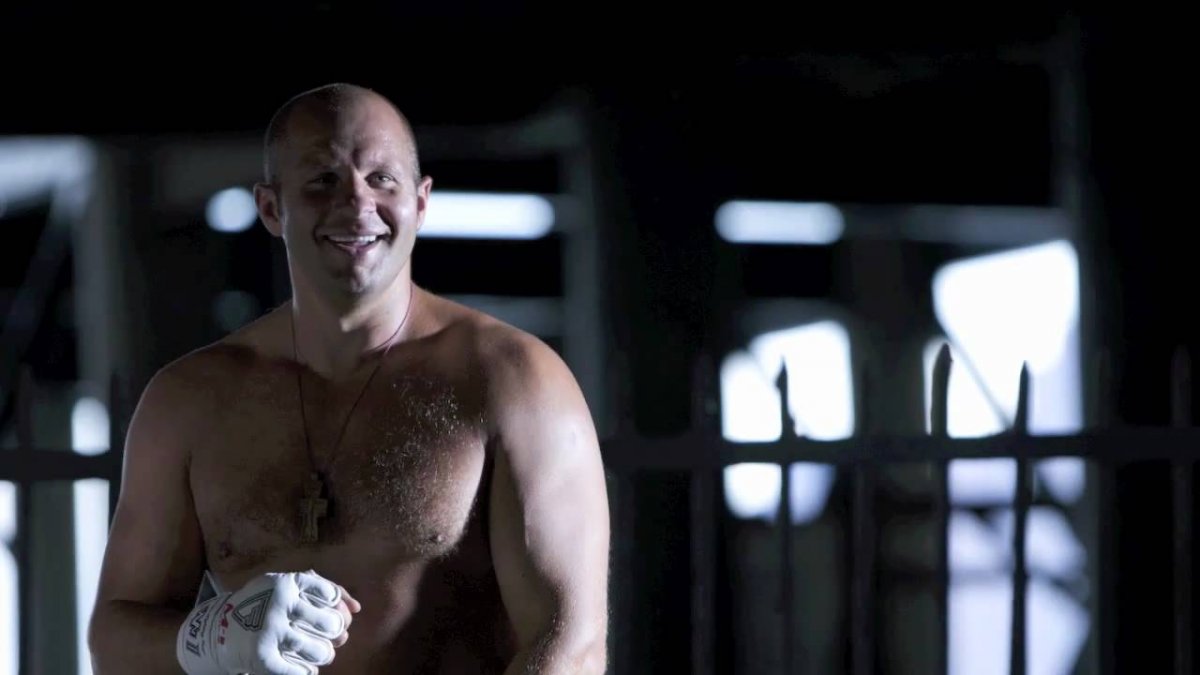 Федор Емельяненко улыбается