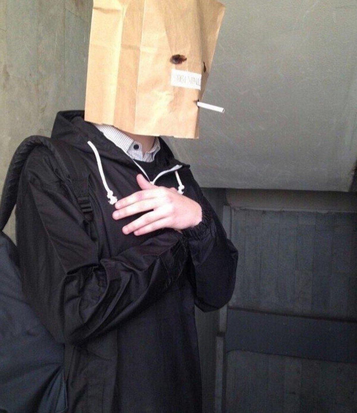 Человек с пакетом на голове аниме