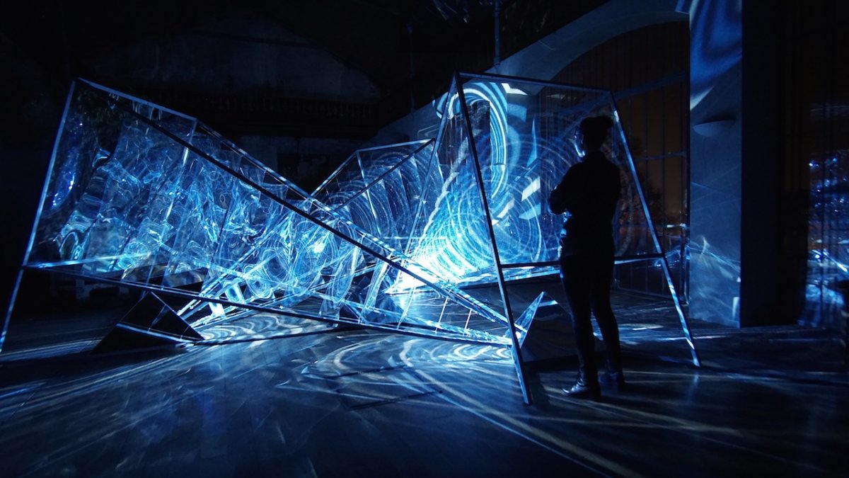 Голографическая инсталляция