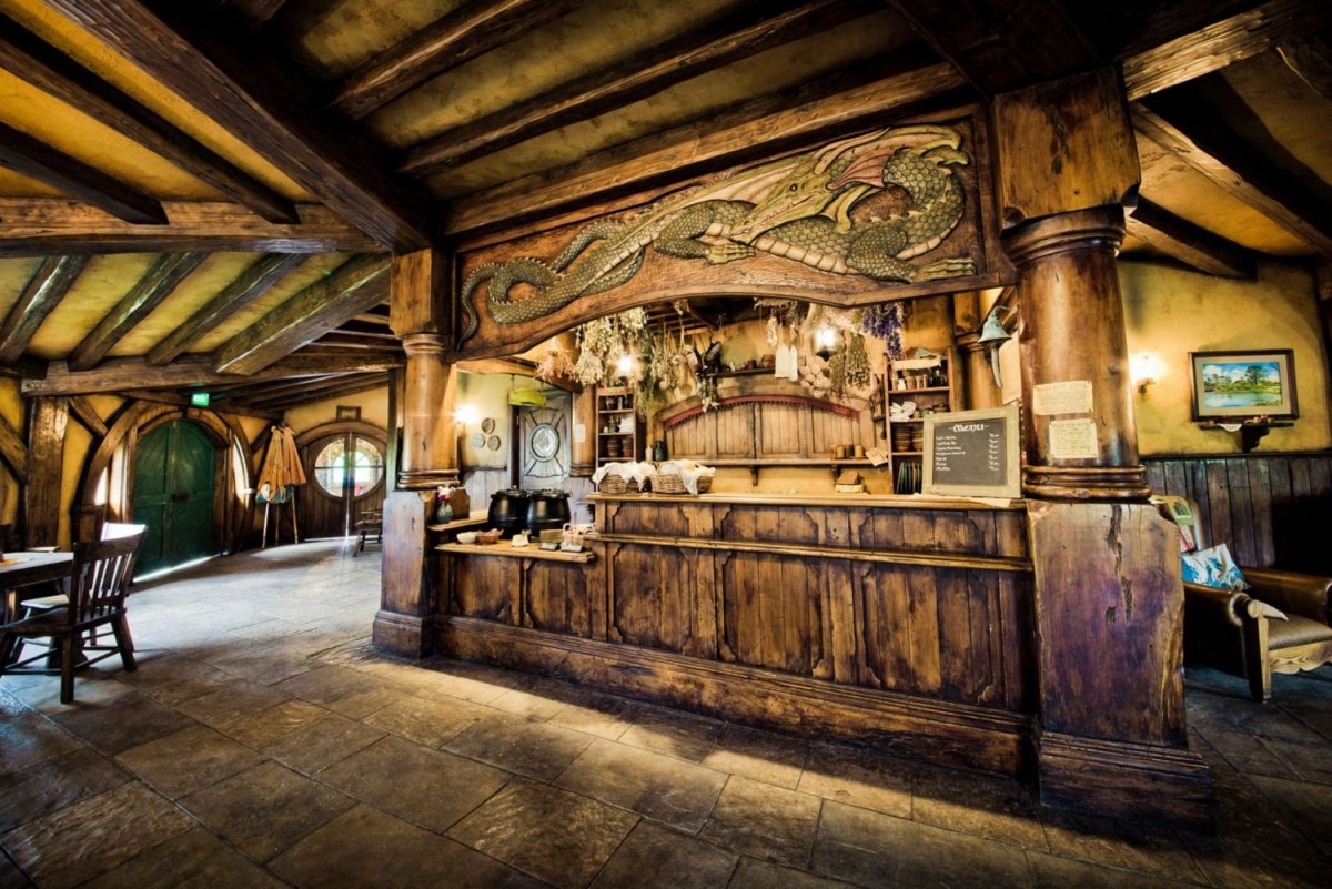 Паб зеленый дракон в Хоббитон новая Зеландия