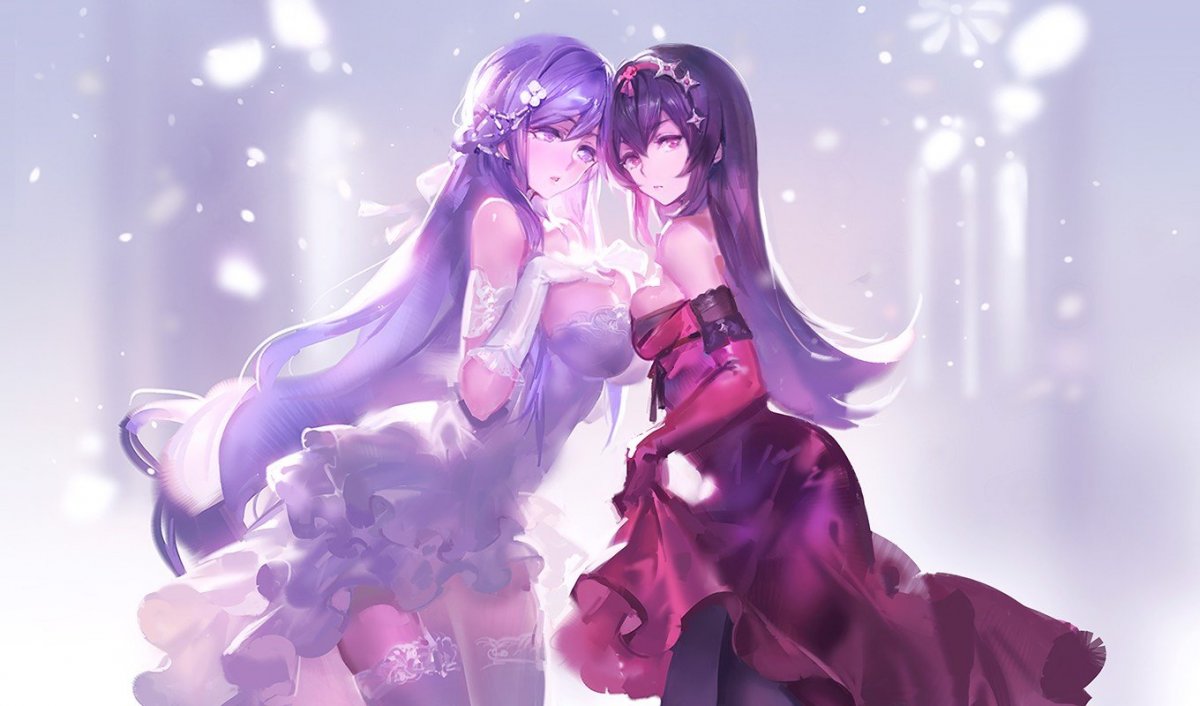 Две девушки с фиолетовыми волосами