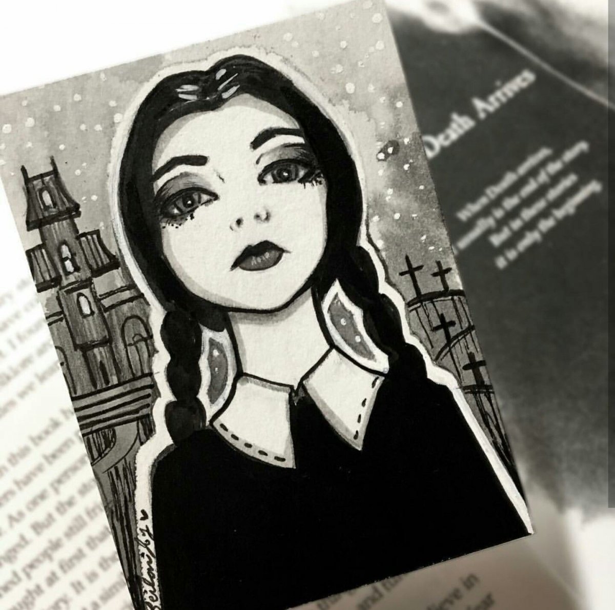 Уэнзди Аддамс макияж