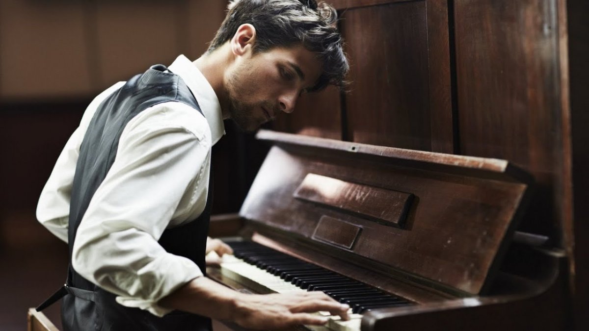 Гарри Уокер пианист