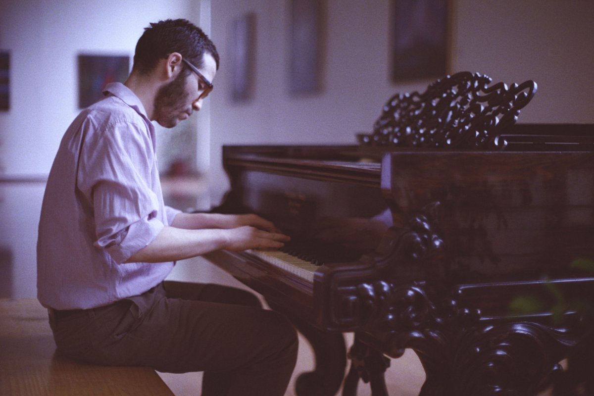 Джона Стампа пианист