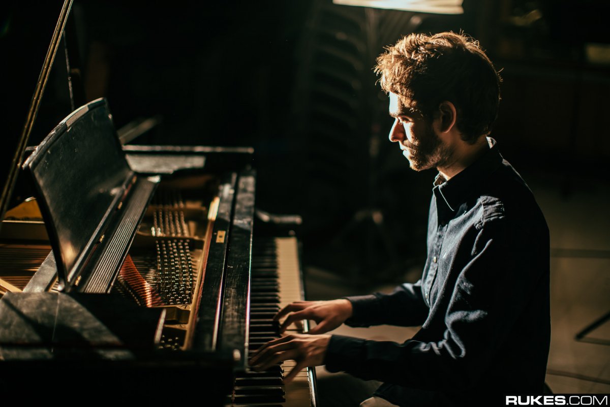 Гарри Уокер пианист