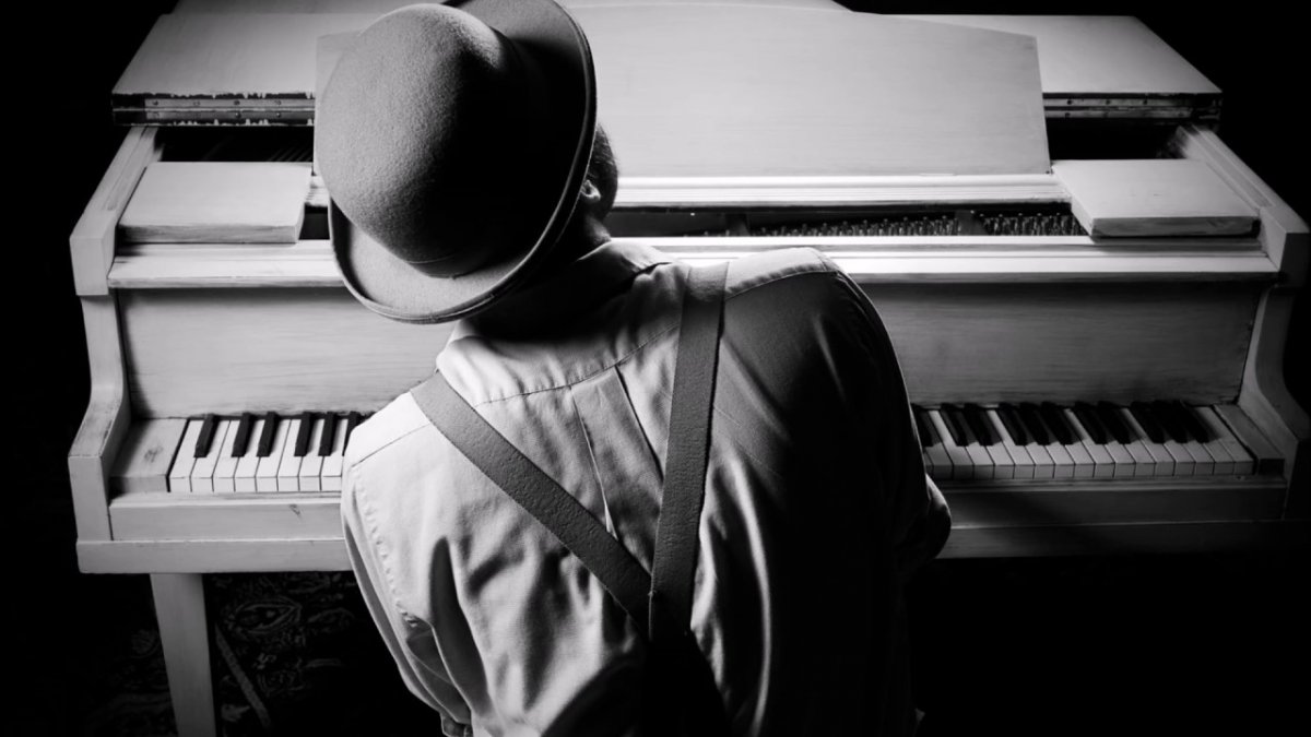 Пианист в шляпе