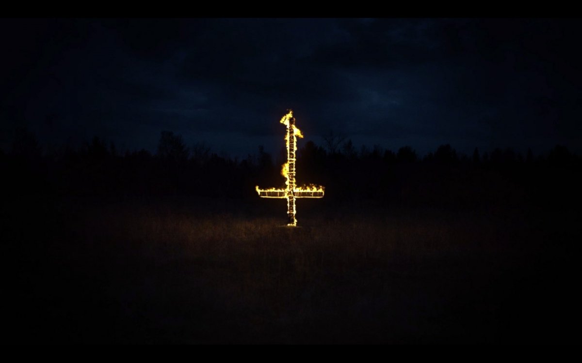 Аутласт 2 перевернутые кресты