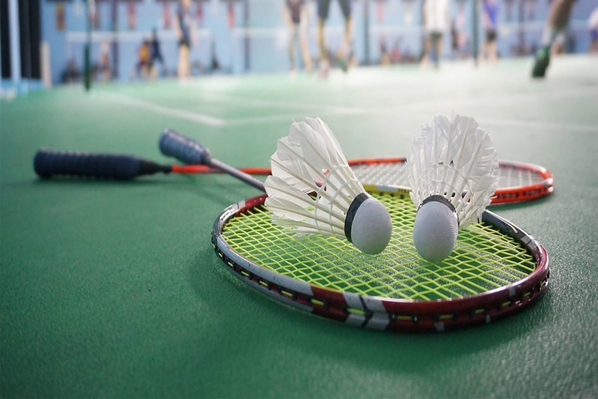 Соревнования по бадминтону