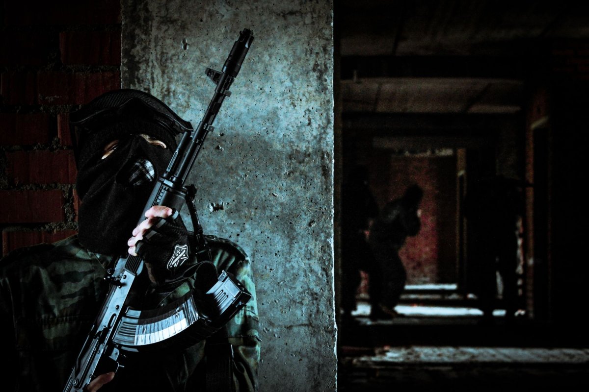 Красивый страйкбол в здании