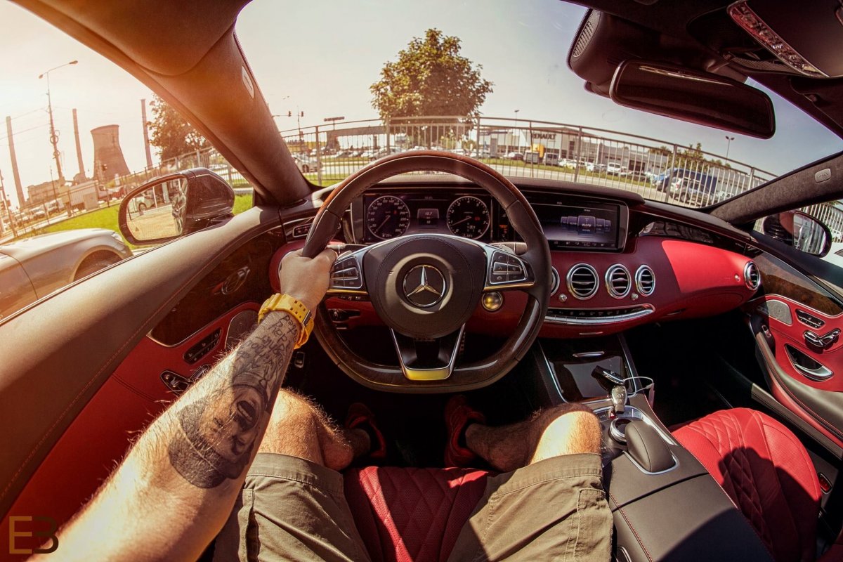 За рулем машины