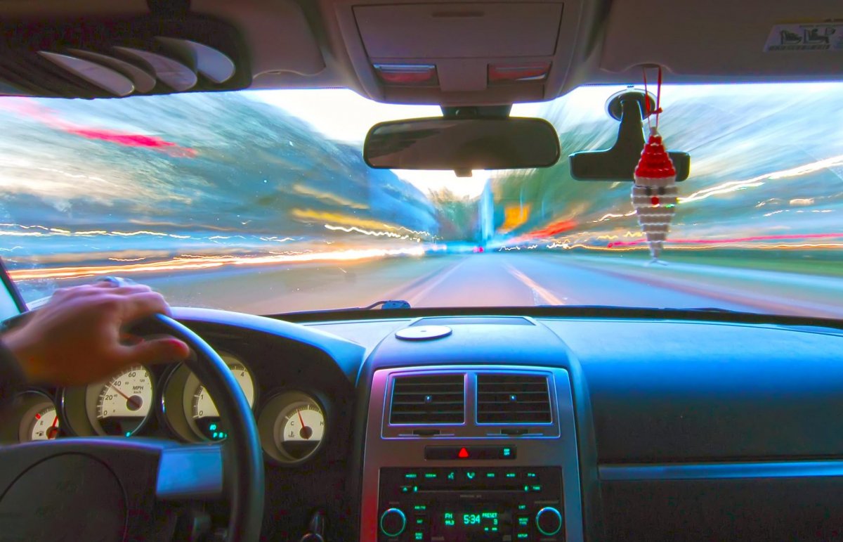 За рулём автомобиля арт