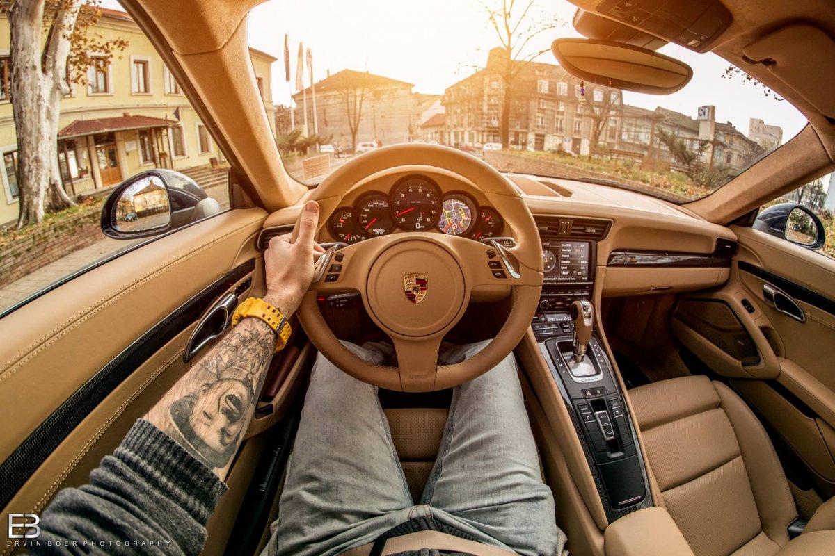 Порше 911 за рулем