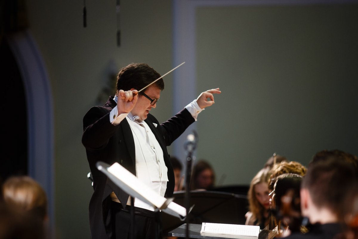 Руководитель оркестра капельмейстер дирижер