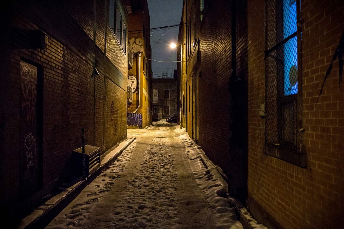 Темный переулок