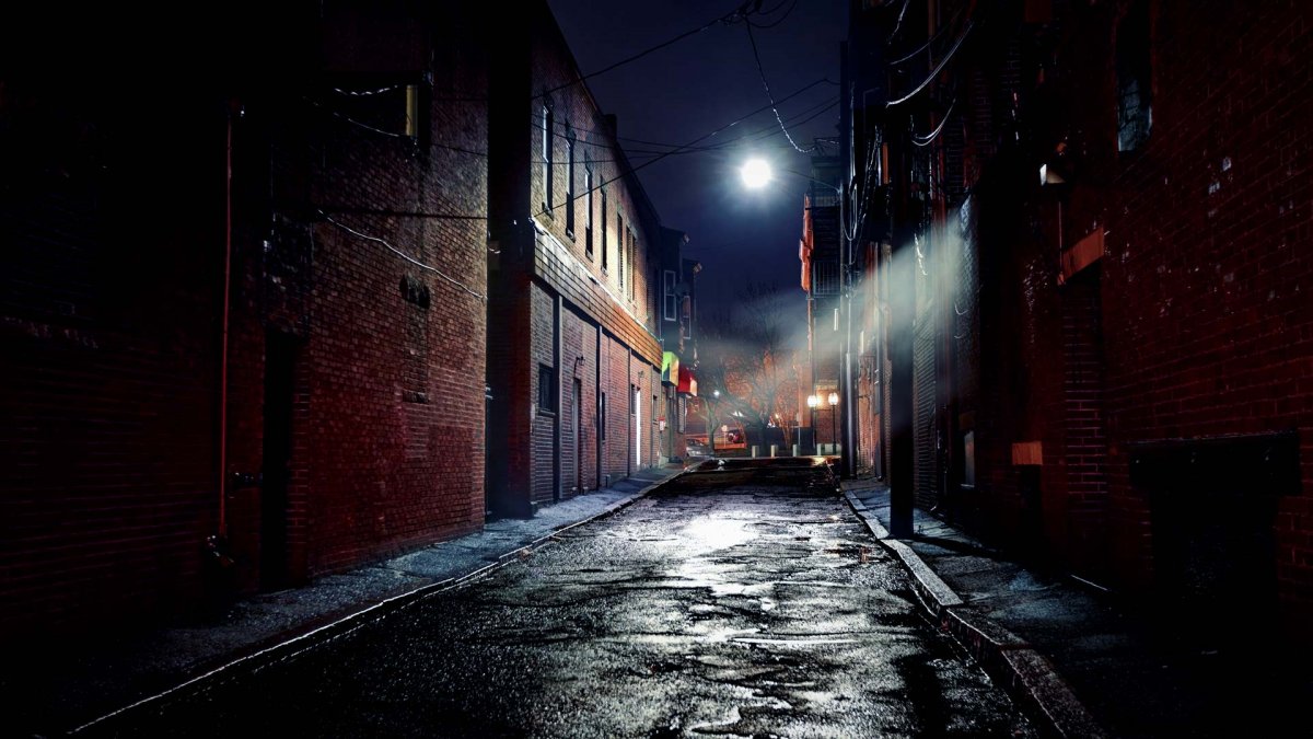 Темная улица