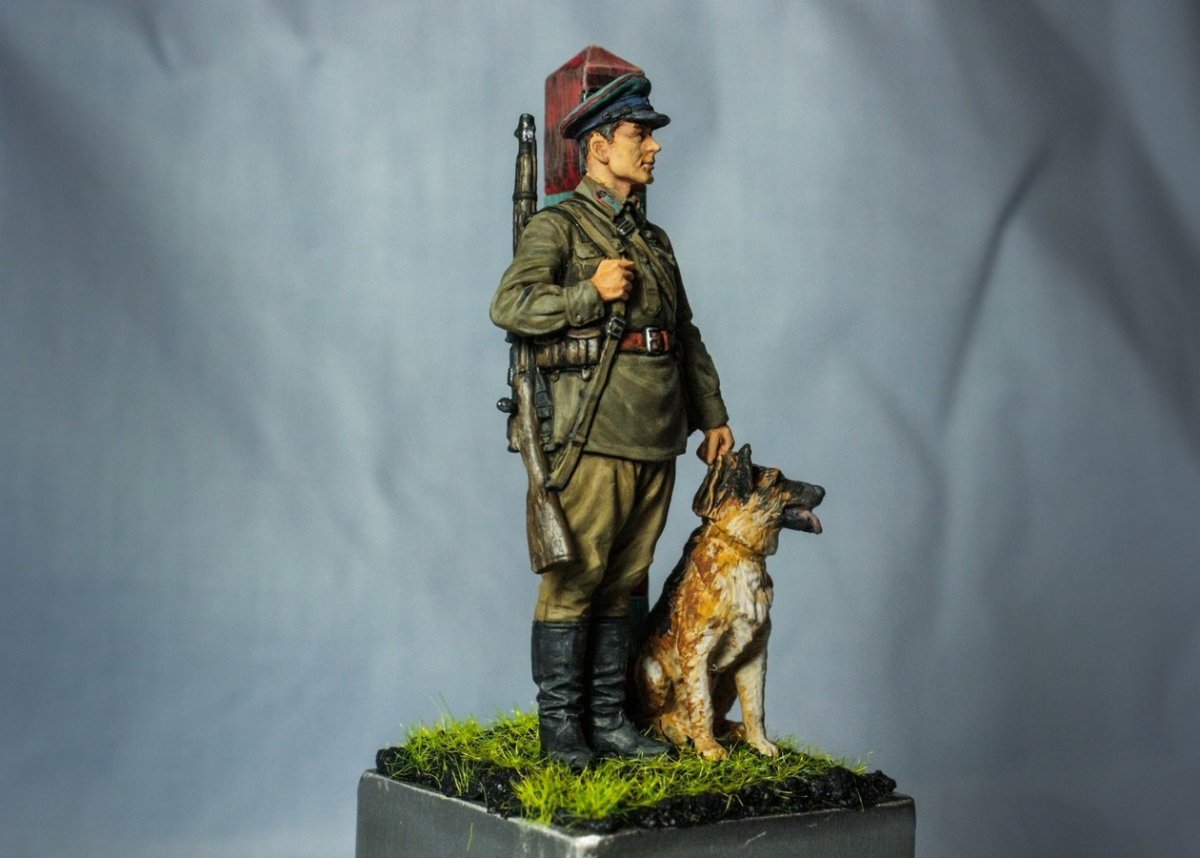 Пограничник с собакой