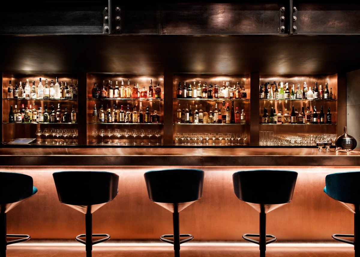 Барная стойка в пабе