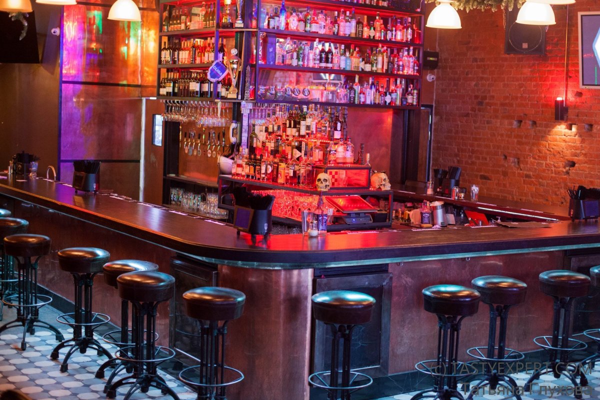 Барная стойка в баре